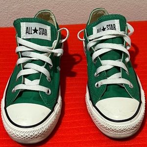 Converse Chuck Taylor All Star Low Top Green. Women Sz 6 Boys Sz4. Barely used